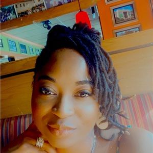 Meet your Posher, Damita